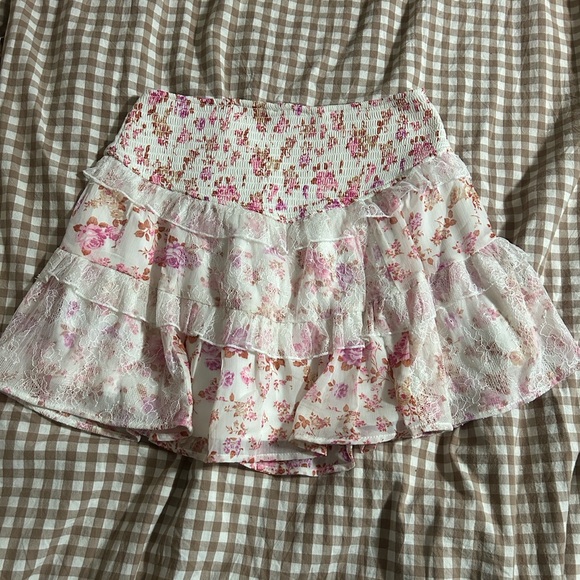 Francesca’s Pink Floral Mini Skirt - Picture 3 of 3